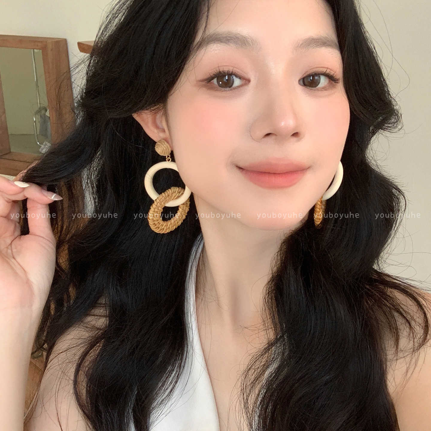 Bohemian wind circle earrings, new popular high-end studs, great-looking vacation wind seaside earrings
