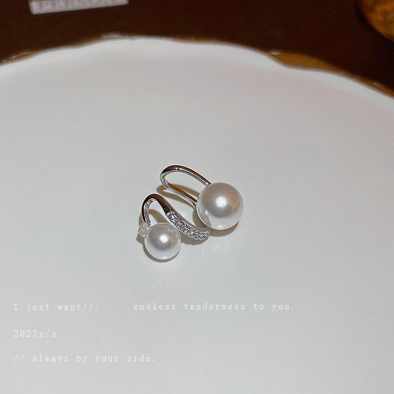 Electroplating without ear piercings, zircon pearl earbone clip, Korean simple earrings, Internet celebrity temperament earrings.