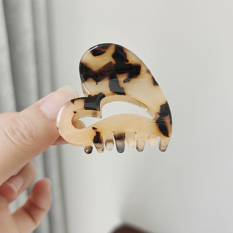 Heart-Shaped High-End Leopard Print Hair Claw Clip for Women - Small Acetate Temperament Ponytail Accessory