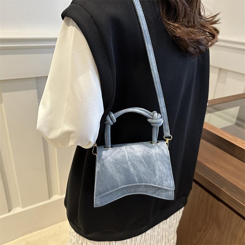 Personalized commuter handbag 2025 autumn foreign style simple temperament new shoulder fashion messenger small square bag