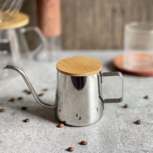 Sakura Direct Mail [Japanese Food Standards Inspected] 250ml Coffee Drip Pot, Narrow Mouth, Stainless Steel Coffee Kettle with Lid, Kitchen Cooking Co