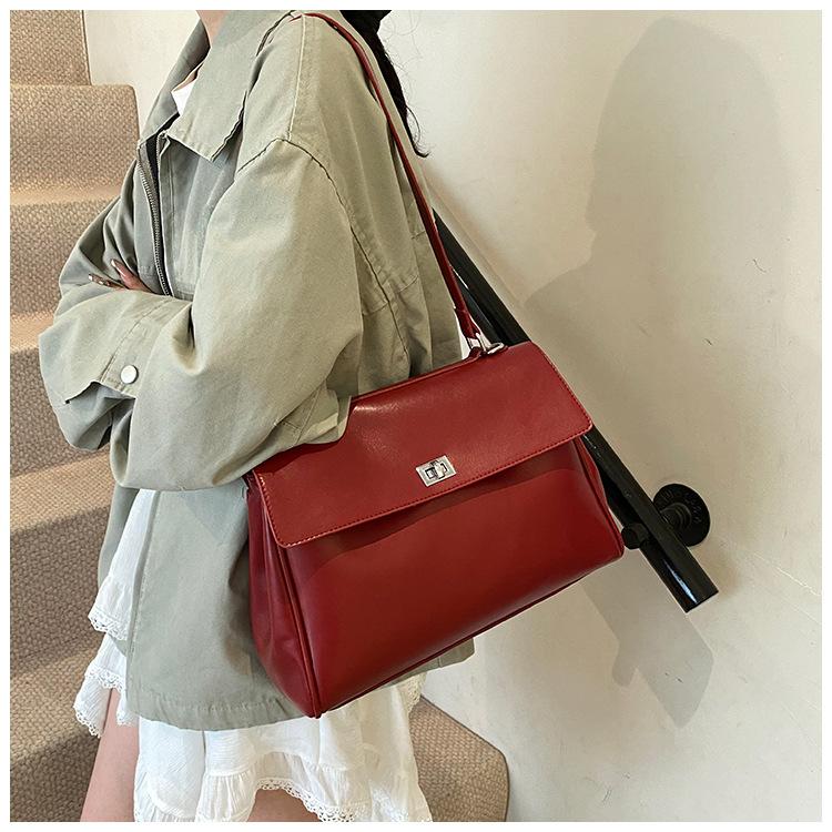 Bags Large capacity women's commuter bags Fashion high sense retro women's shoulder messenger bags Working women