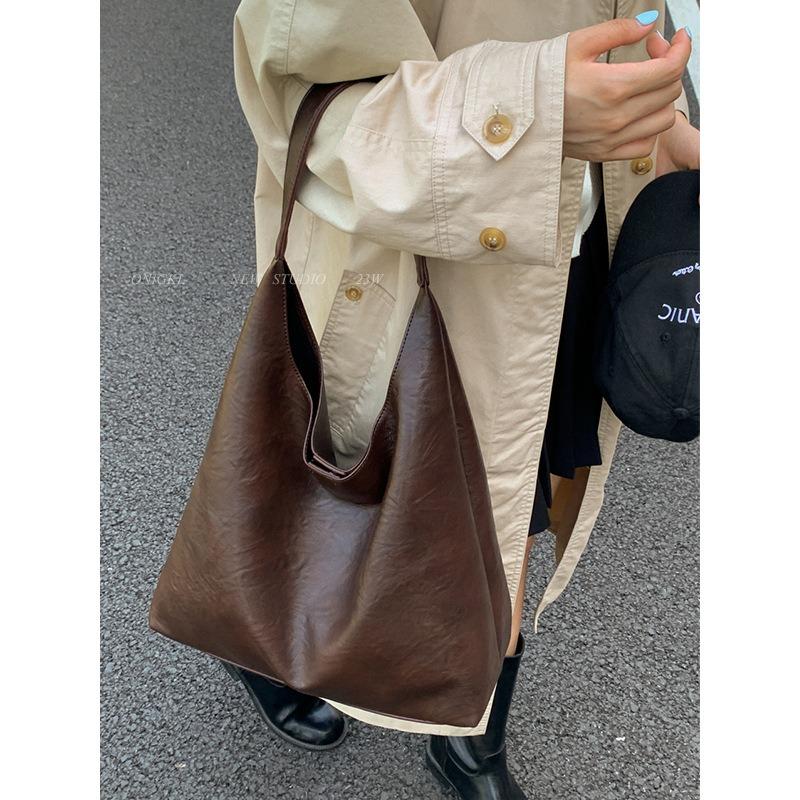 Large capacity retro underarm bag women's new autumn and winter shoulder bag Maillard brown commuter tote bag