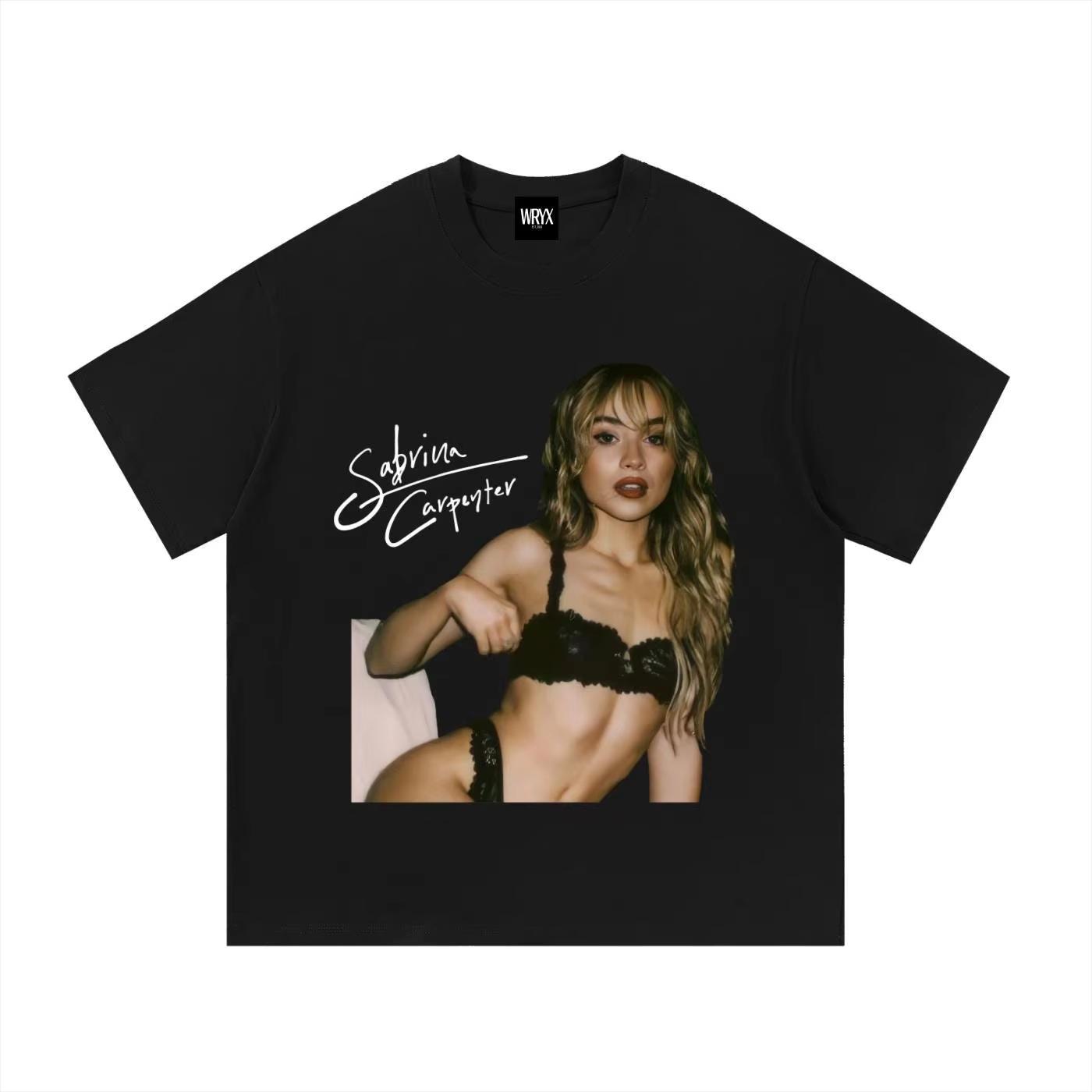 2026 Neues Sabrina Carpenter 90er-Jahre-Stil Grafikdruck Unisex Locker Kurzarm-T-Shirt, Y2K Streetwear Sommer Oberteil Damen und Herren T-Shirt XL brown