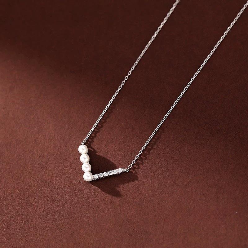 Elegant V-Shaped Pearl Necklace: Women's 925 Sterling Silver with 18K Gold Plating, Light Luxury Design, Versatile Clavicle Chain