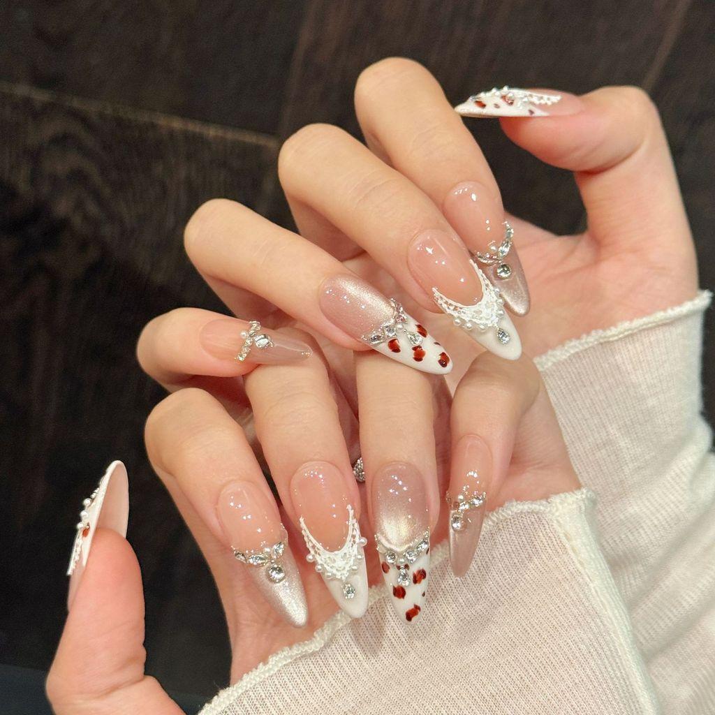 Handmade Press On Nail French Sparkling High-end Glass Bead Cat Eye 3D Diamond Light Luxury Stiletto/Oval Fake Nail Patch Artificial Nail Reusable