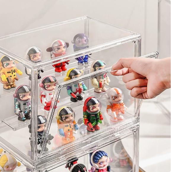 Akrylová krabička s překvapením (blind box) pro figurky a panenky