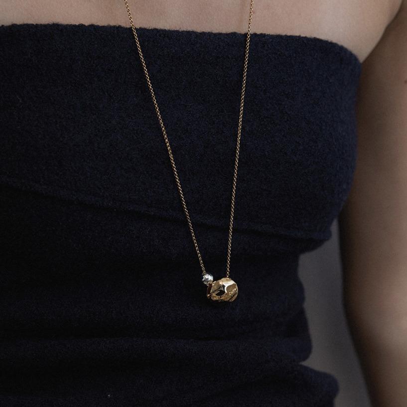 Niche Design Gold And Silver Contrasting Color Small Beads Necklace Women'S Copper Plated 18K Gold Cold Wind Simple Casual Sweater Chain
