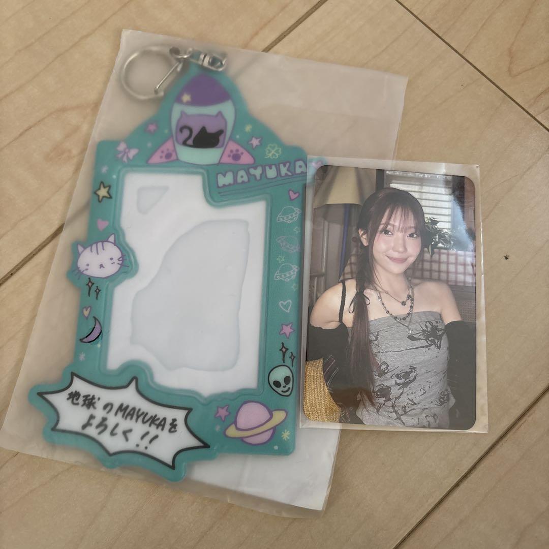 

[USED] NiziU MAYUKA keychain with cat and space motif