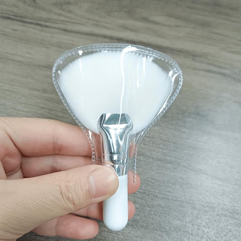 

1pc Mini Fan Brush with Soft Fluffy Fibers & Short Angled Handle - Suitable for Spa, Beauty Salon, for Skin Types - Mini Facial Cleansing Tool, Mas