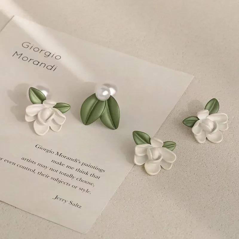 Fashion Asymmetrical Gardenia Pearl Stud Earrings for Women Girls New Design Green Flower Earrings Jewelry Accessories Gift 2023