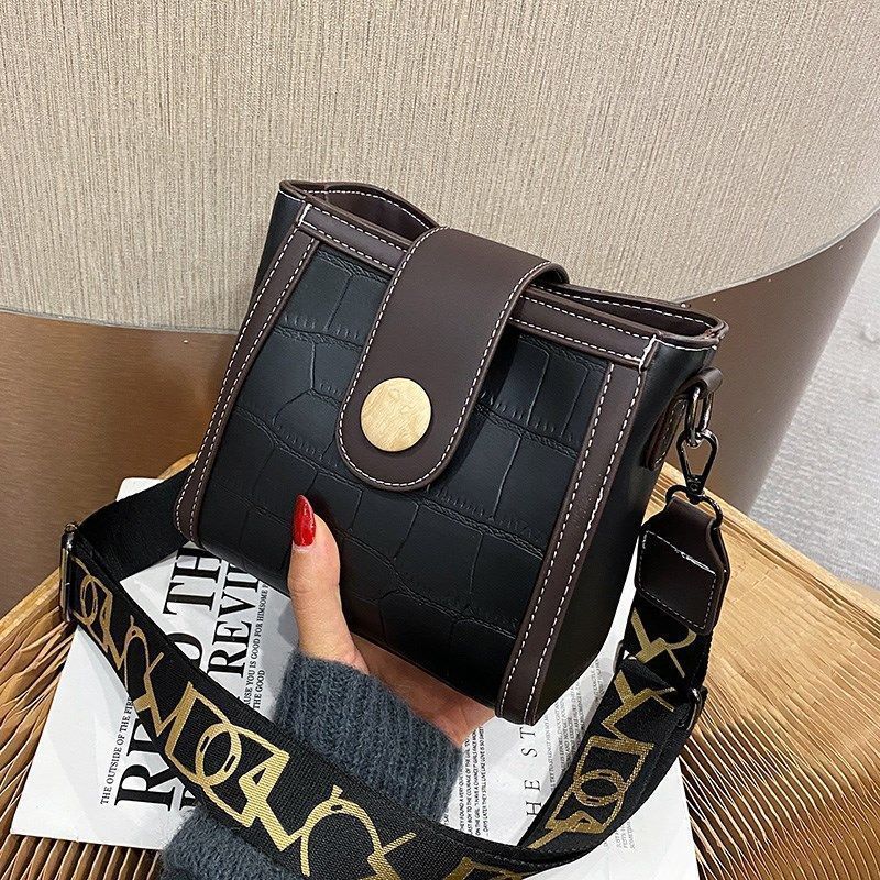 High-end Small Bag Women's 2025 New Foreign-style Bucket Bag Women's Versatile Ins Fashion Shoulder Messenger Bag