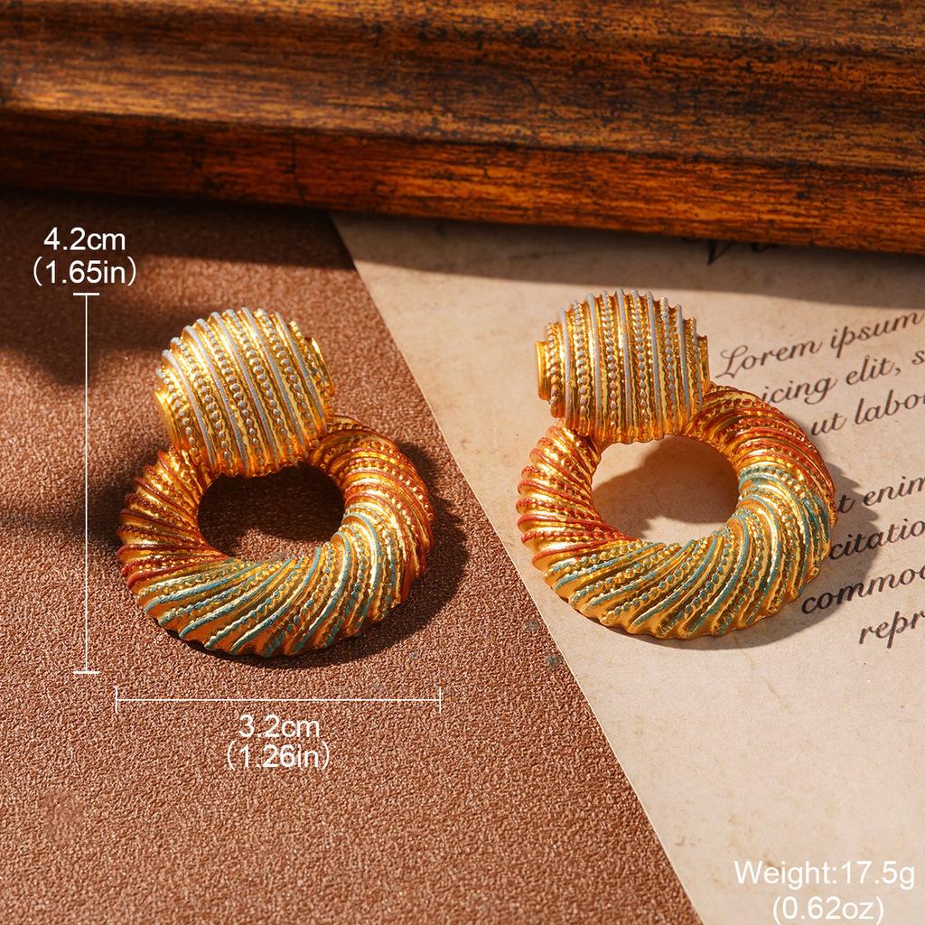Medieval painted pearl earrings retro vintage fringed French niche design love light luxury stud earrings silver needle