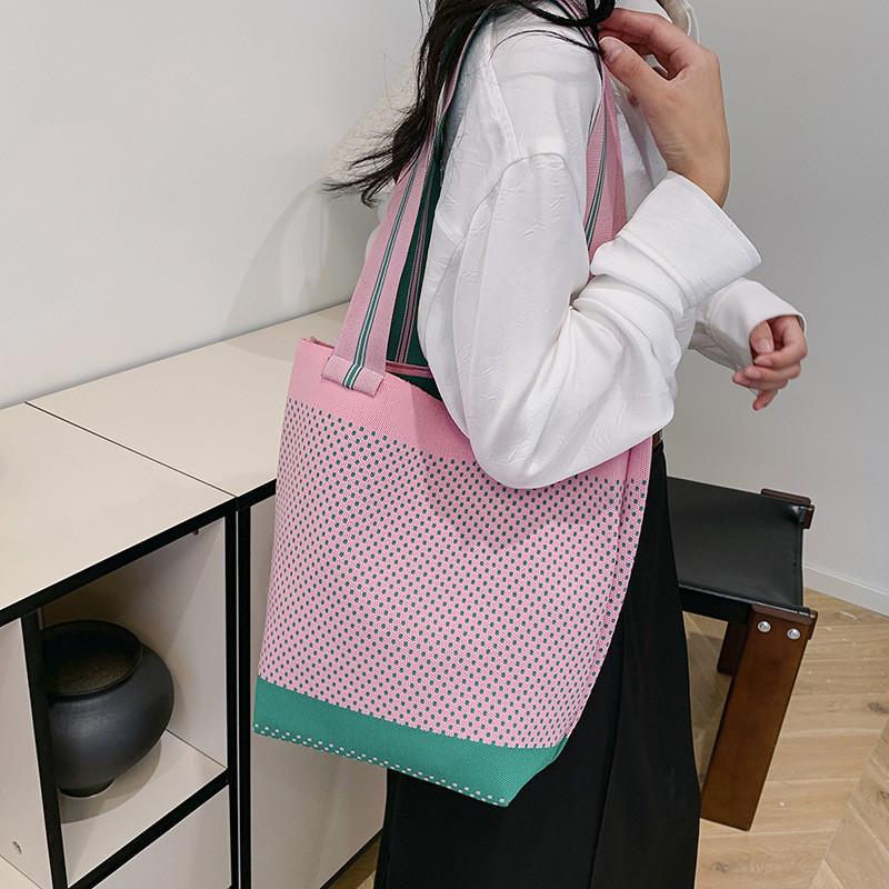 Fashionable Large Capacity Tote Bag For Women Summer Commuter Bucket Design