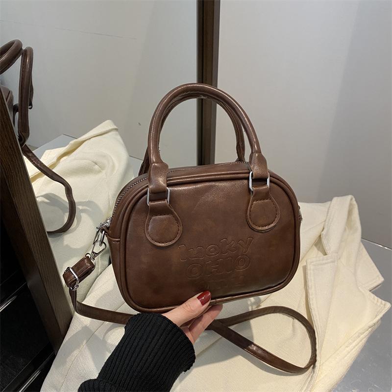 

Premium texture commuter hand carry bowling bag women s 2025 autumn and winter new retro fashion shoulder bag versatile women s bag коричневий