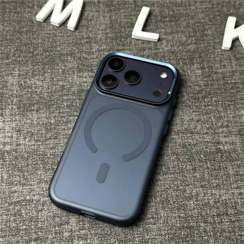 Applicable to iphone18ProMax mobile phone case matte original color ultra-thin magnetic suction Apple 17 protective case PC hard case