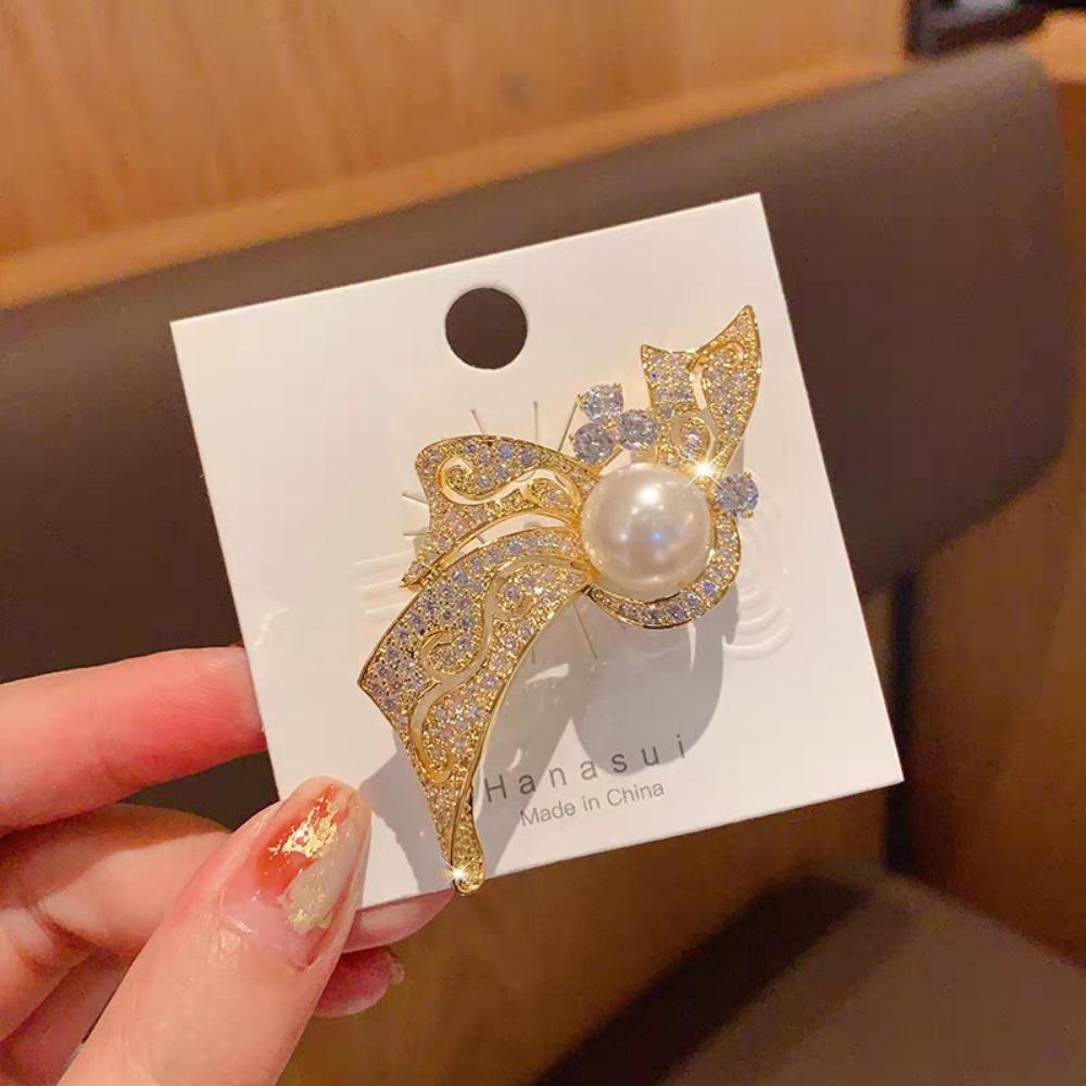 Luxuriöse, atmosphärische Brosche, exquisite, funkelnde Diamant-Perlenbrosche, Nischen-Premium-Design, Pin, Temperament-Accessoires
