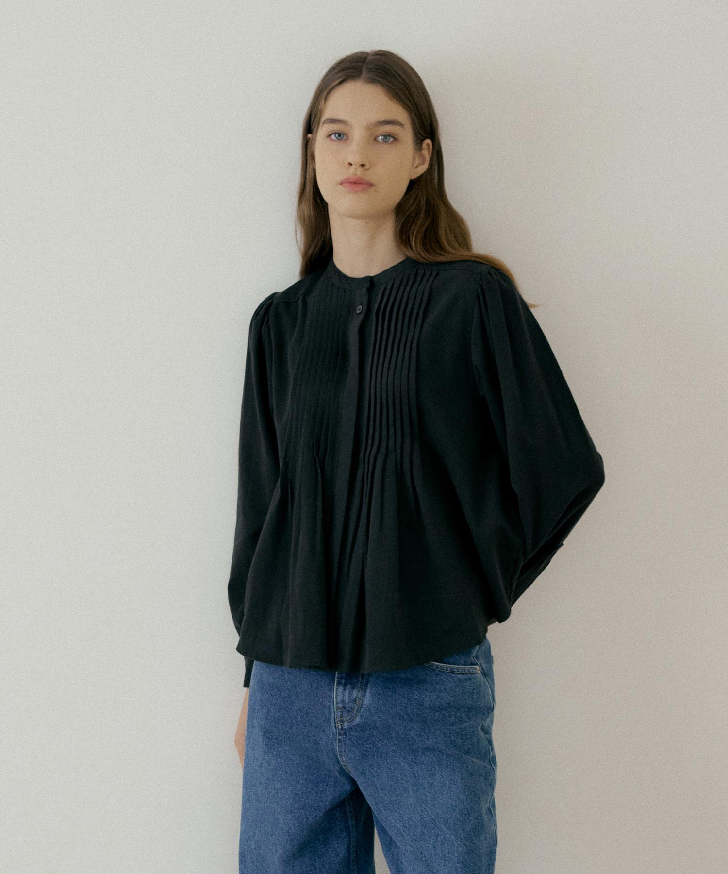 The Penny Pintuck Ruffle Blouse - Black Black/Free