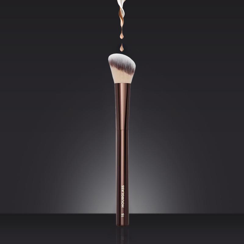 

Hourglass HG Кисть для румян и контуринга, скошенная кисть-стипплер №. 15