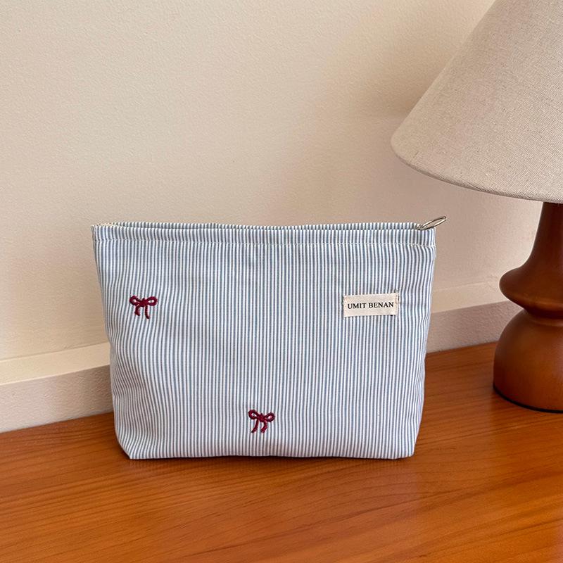 Fresh Style Large Makeup & Skincare Travel Bag
