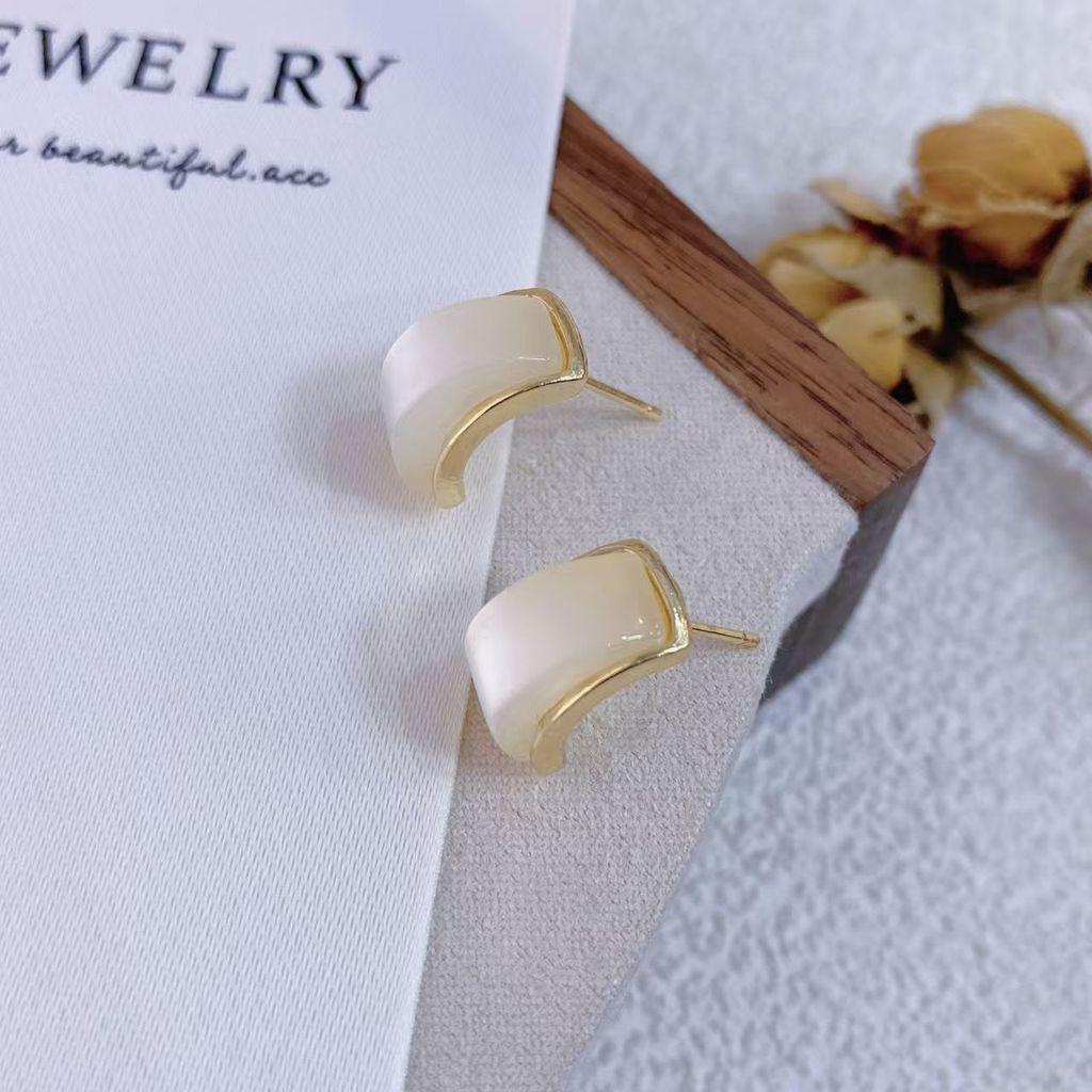 Feminine Ear Alloy Studs For Women With Geometric Circle Design And Fashion