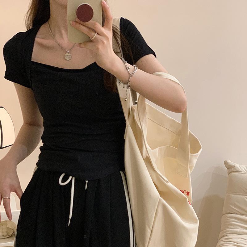 Schickes T-Shirt mit quadratischem Ausschnitt im französischen Stil: Süßes & Würziges Sommerdesign, Kurzarm-Damenoberteil mit freigelegtem Schlüsselbein.