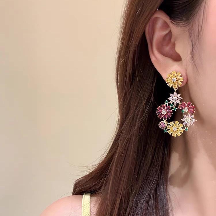 Dopamine Color Flower Stud Earrings Exaggerated Niche Design Women Street Shooting Earrings