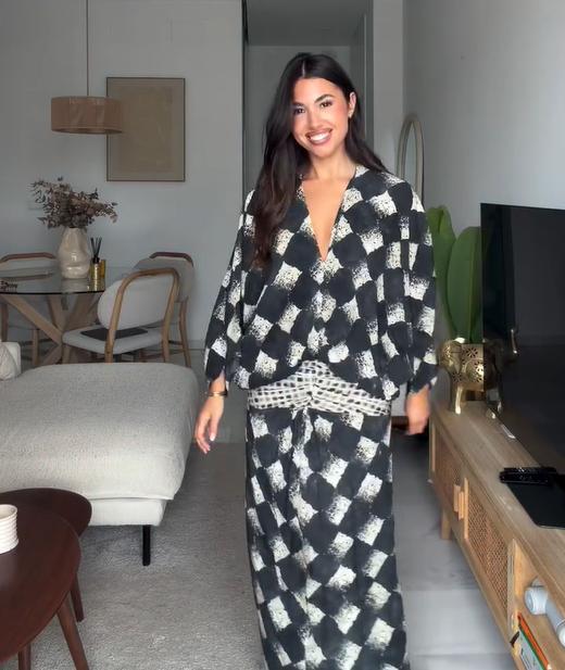 European and American foreign trade women s clothing 2026 spring new long-sleeved loose bat-sleeved V-neck printed splicing dress S