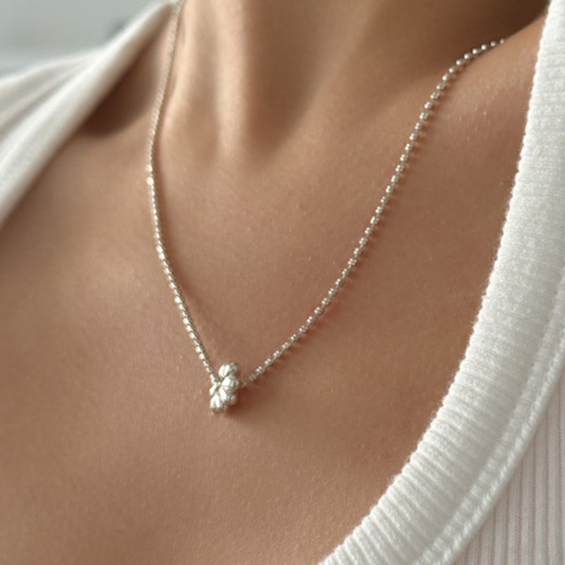 Melliv Clover Loop Necklace_mvn66