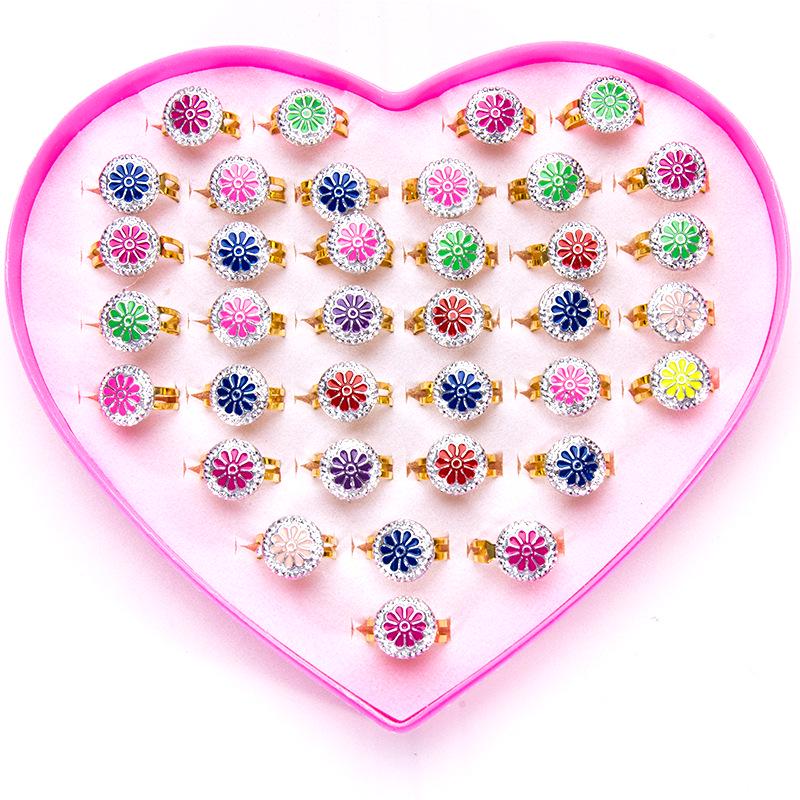 Children's Adjustable Rhinestone Alloy Ring Set In Heart-Shaped Box