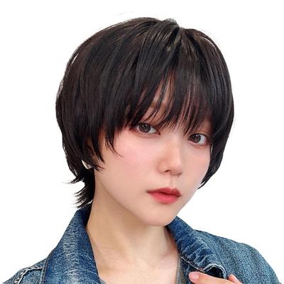 AQUADOLL Kurze Perücke mit Pony, Gestuftes Wolfshaar, Blond, Hoher Ton, Vollperücke, Mittel, JBK. Japanisches Schwarz, wg361JBK
