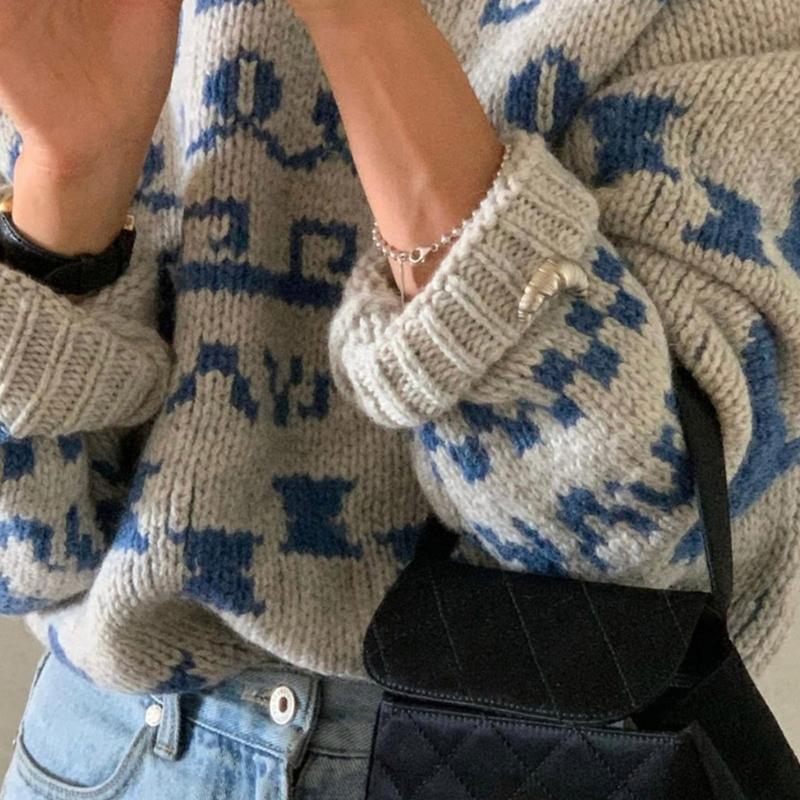 Unique Alloy Croissant Brooch Pins Clothing Jewelry Accessories Eye Catching Corsage Pins Perfect Gift for Women Girls