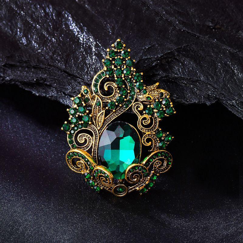 

European and American Retro Crystal Glass Brooch, Elegant and Classy Alloy Rhinestone Brooch, High-End Dress Accessory Pin Ancient Gold-Green