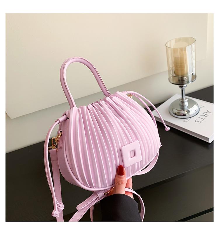 Fashion texture niche design shoulder messenger bag pleated portable small bag women's 2025 new drawstring bucket bag