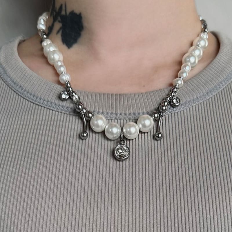 Dazzling Club Piercing Pearl Necklace