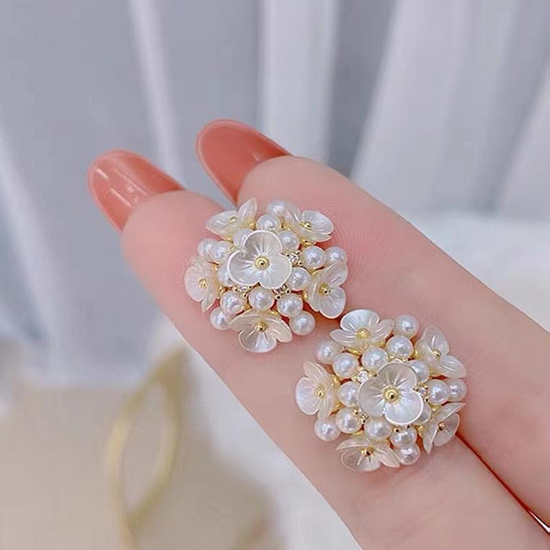 Retro light luxury pearl flower fashion earrings femininity high sense atmosphere stud earrings versatile personality earrings