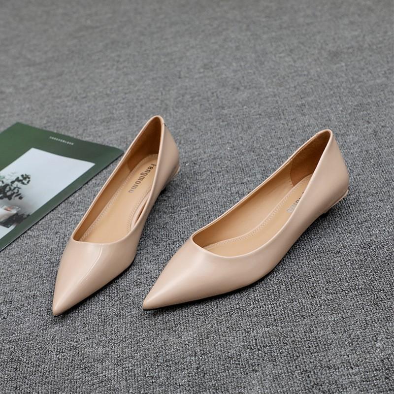 Weiche 2025 Winter neue Pendler Stil spitzer Kopf mittlerer niedriger Absatz einzelne Schuhe Frauen dünne Ferse Lackleder Arbeitsschuhe Frauen schwarz OL