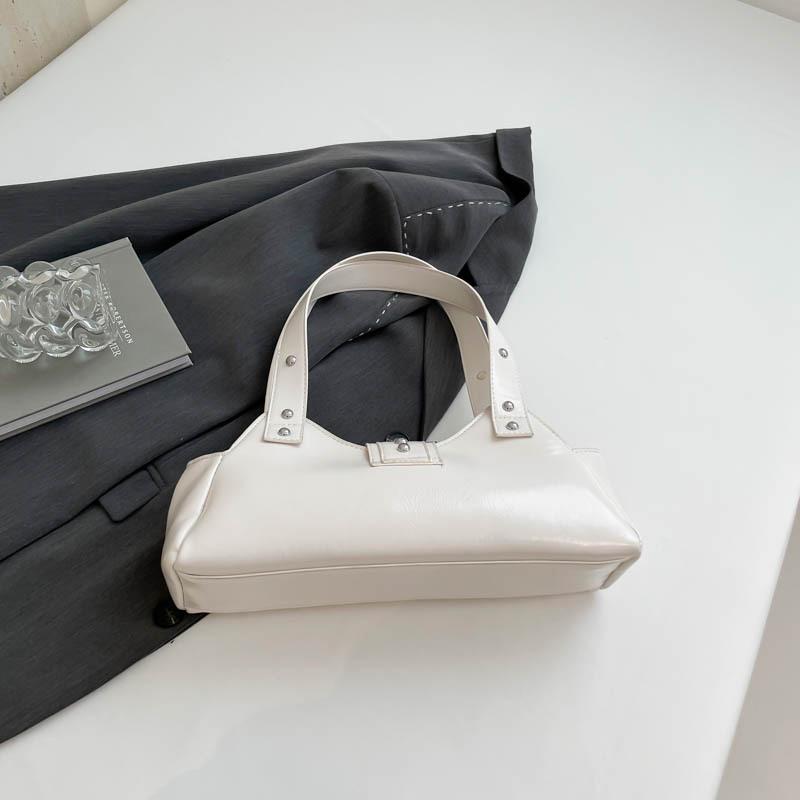 New Retro Rivet Tote Bag Fashionable and Personalized Shoulder Underarm Bag For Women Trend Large Capacity Purse and Handbags AVE