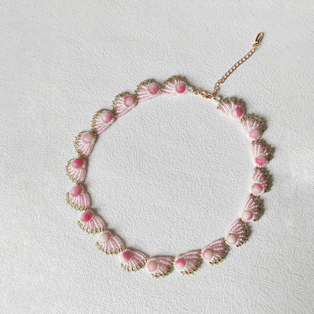 

Handmade Bead Jewelry Handmade Summer Beach Necklace Fan Shaped Beaded Necklace Elegant Pink Choker Necklace For Vacations