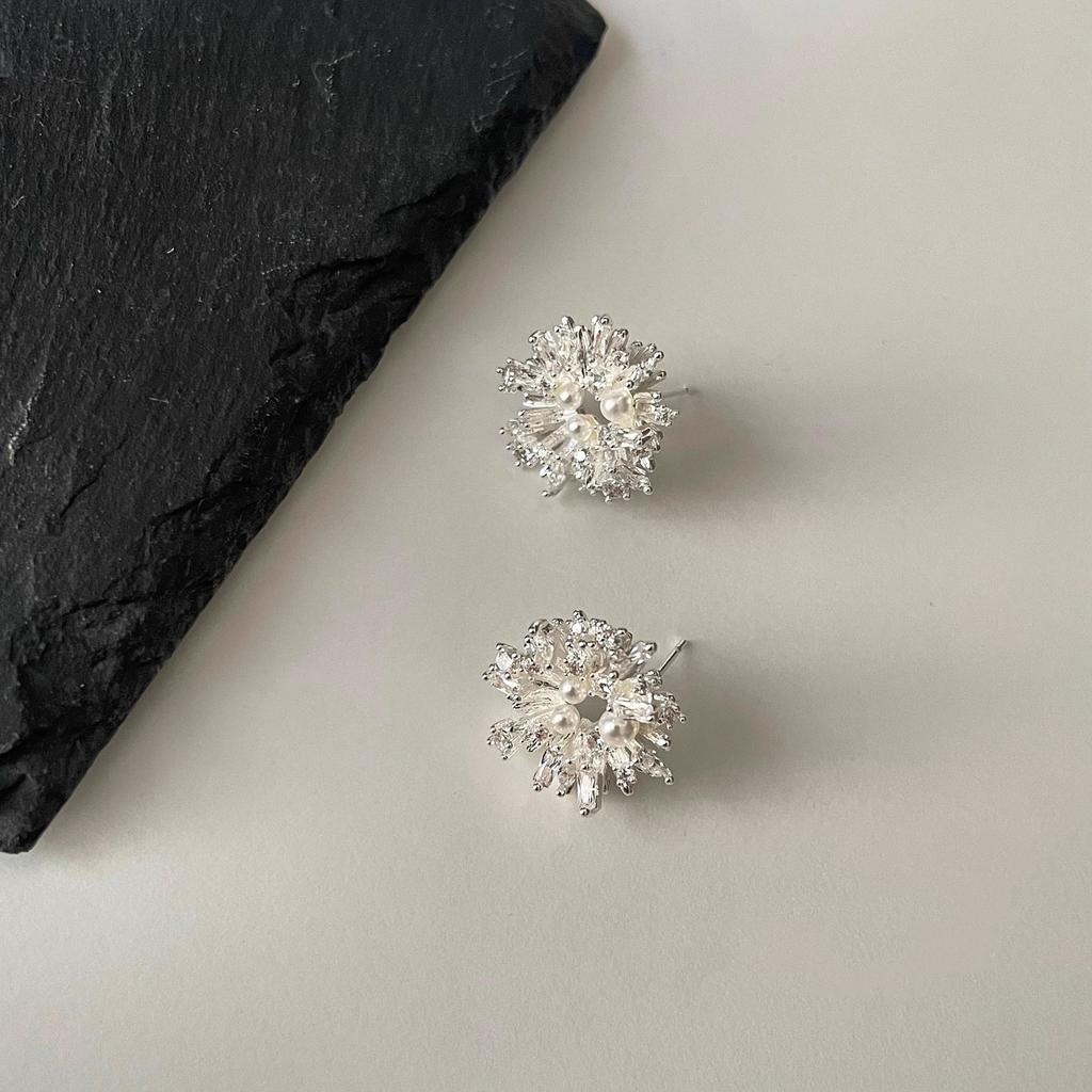 Korean Exquisite Crystal Flower Stud Earrings Elegant Fashion Sweet Imitation Pearl Wedding Party Women Earrings Jewelry Gifts