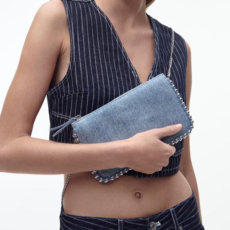 Модные джинсовые сумки с металлической цепочкой — фото 5