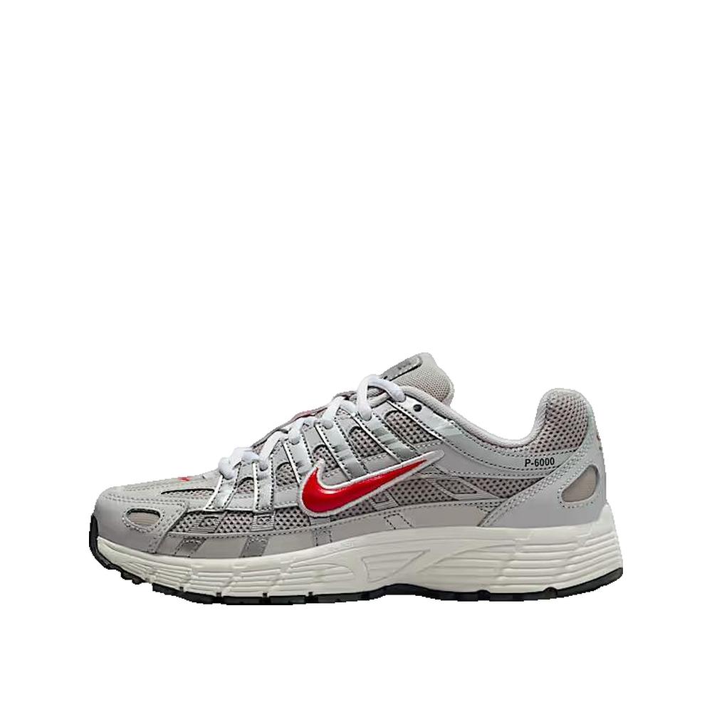 Sneaker Nike P-6000 College Grey/Vast Grey/Phantom/Fire Red