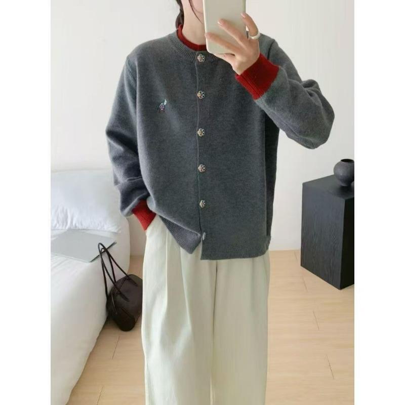 

Women s autumn and winter knitted sweater cardigan versatile fake two pieces high-end contrasting color knitted soft waxy crew neck sweater women