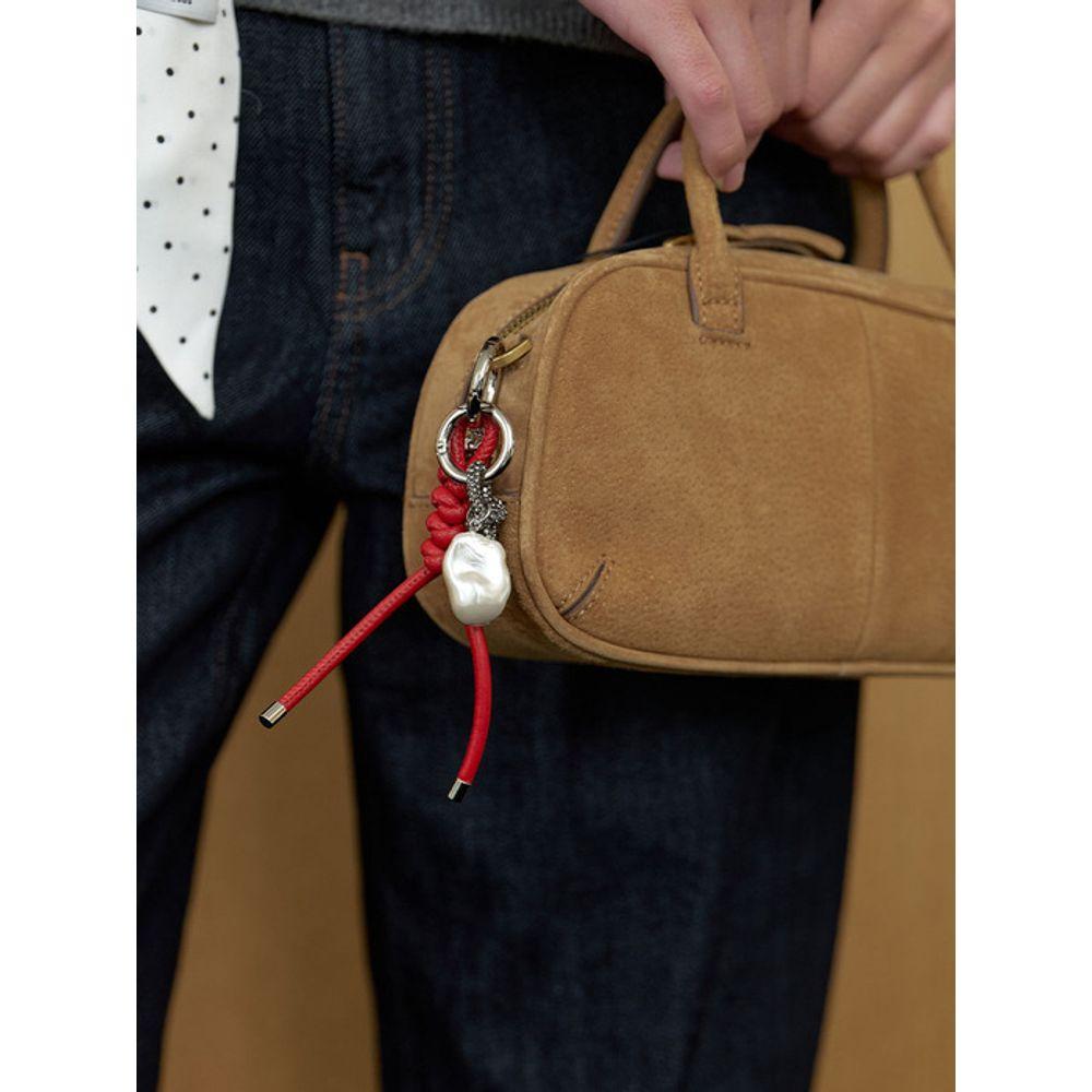 

LOVE ME MONSTER Chic Pearl Cubic Knot Keyring (L253MSG080) WHITE