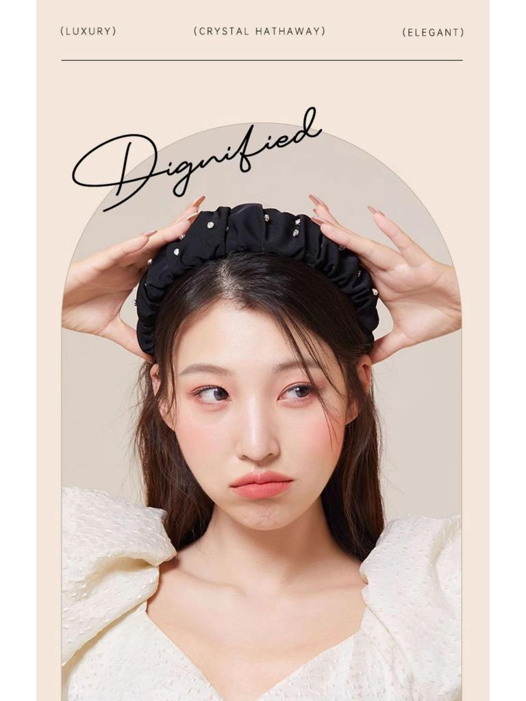 Hathaway Crystal Pleated Diamond Headband: Black Wide-Brimmed High-End Accessory for a Slimming Effect