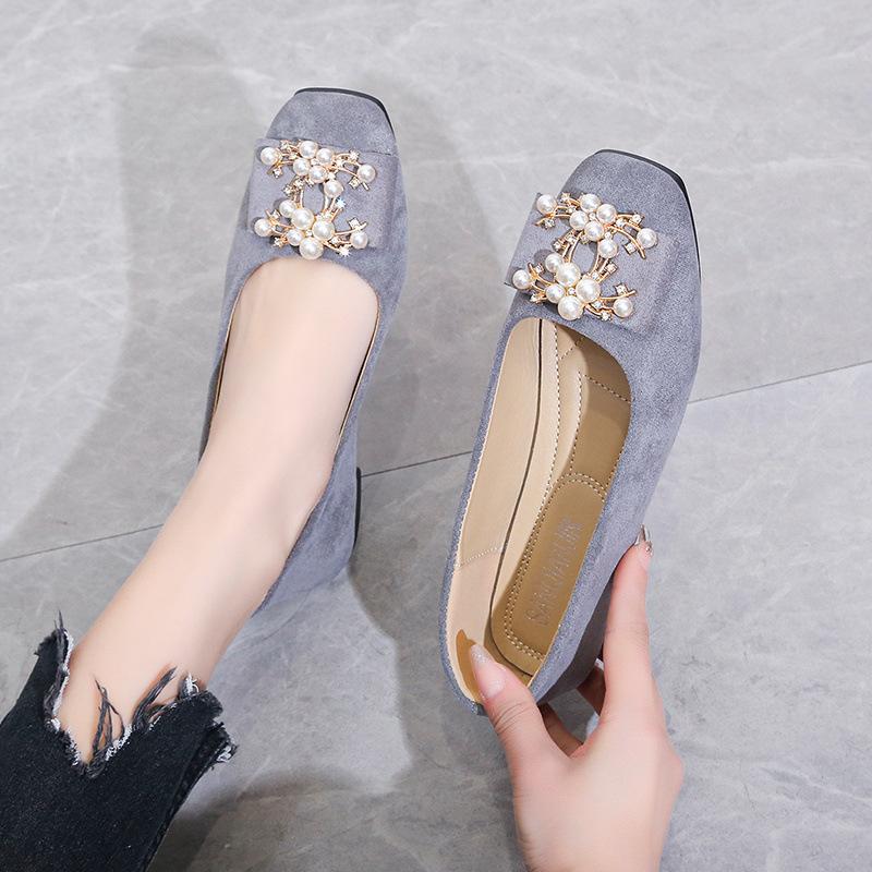2025 Spring and Autumn New Single Shoes Women's Versatile Square Head Flat-soled Doudou Shoes Wedding Shallow Mouth Xiuhe Shoes Antique Women's Shoes