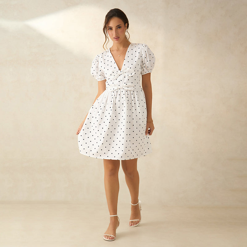 Virgio Damsk mini med puffärm och A-linjeformad V-ringning