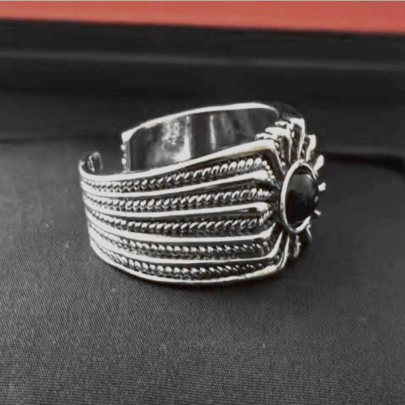 Versatile Niche Retro Abstract Jewelry Ring for Men and Women