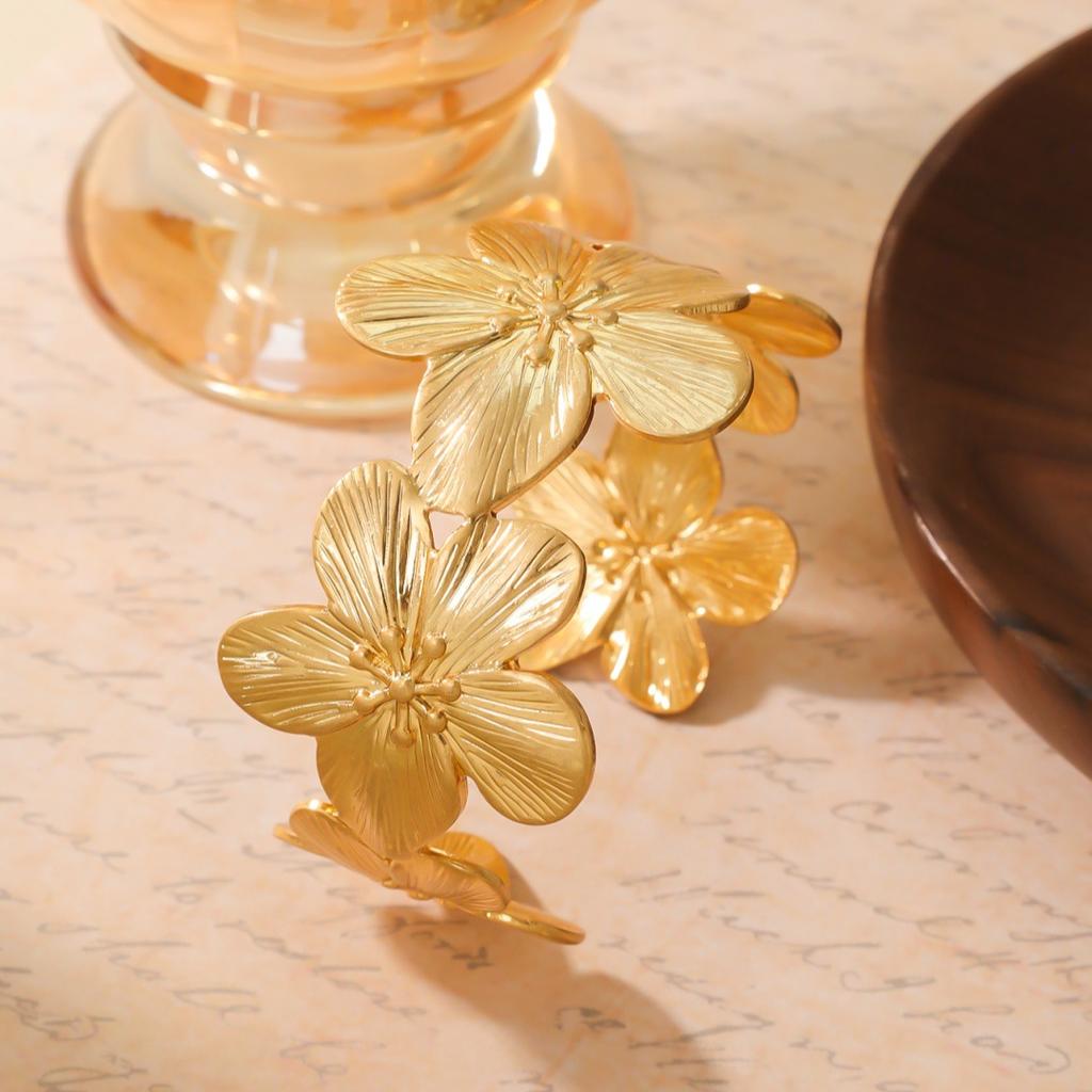 Medieval Vintag Exaggerated Metal Flower Ring High Sense Elegant Antique Light Versatile Bracelet