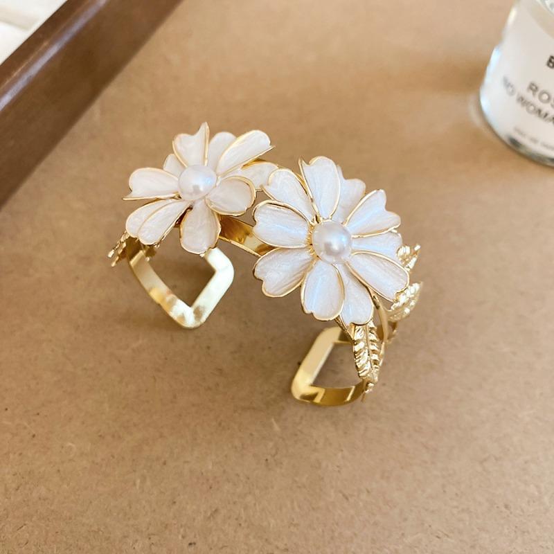 Early Spring Tone~ Metal Oil Drip Flower Bracelet Female Sweet Holiday Wind Bracelet New Design Sense Jewelry